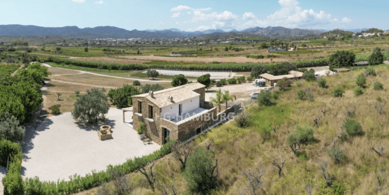 La Paz: You can Own this Majestic Equestrian Paradise by HG Hamburg